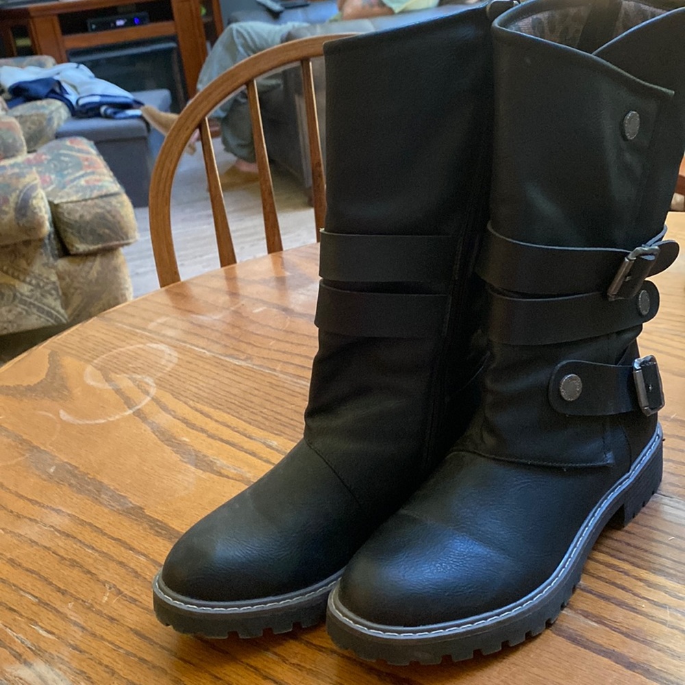 Size 7 Blowfish combat boots